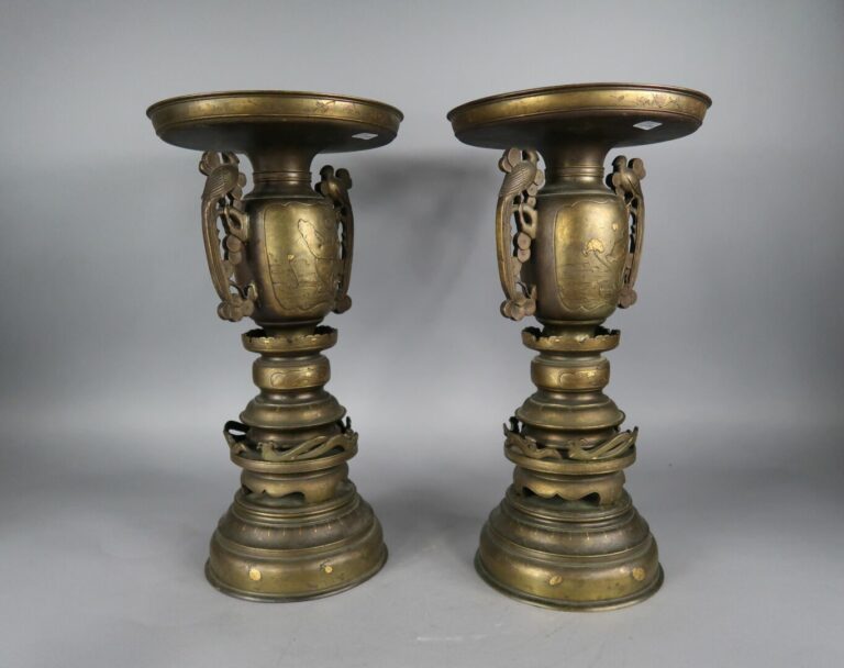 Japon - Epoque MEIJI (1868 - 1912) - Paire de vases usubata en bronze à décor i…