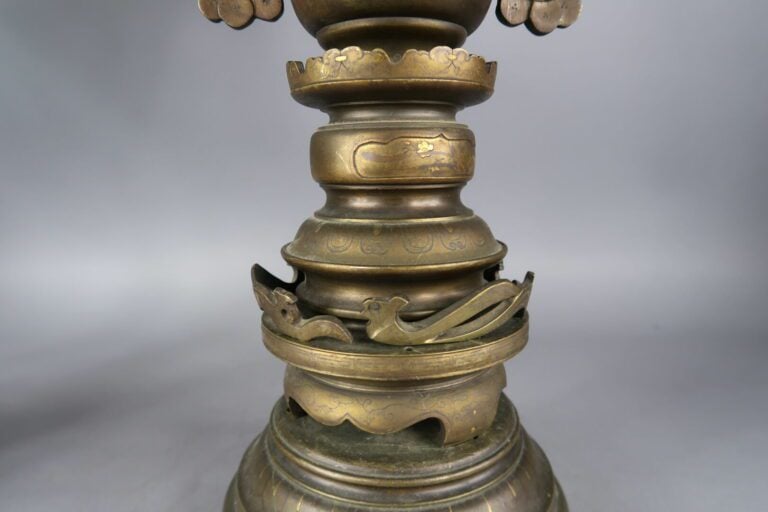 Japon - Epoque MEIJI (1868 - 1912) - Paire de vases usubata en bronze à décor i…