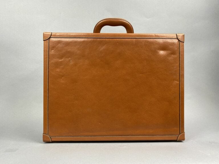 LANCEL - Attaché case en cuir grainé camel - 12 x 43 x 32.5 cm - Avec dusbag