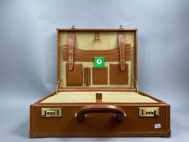 LANCEL - Attaché case en cuir grainé camel - 12 x 43 x 32.5 cm - Avec dusbag
