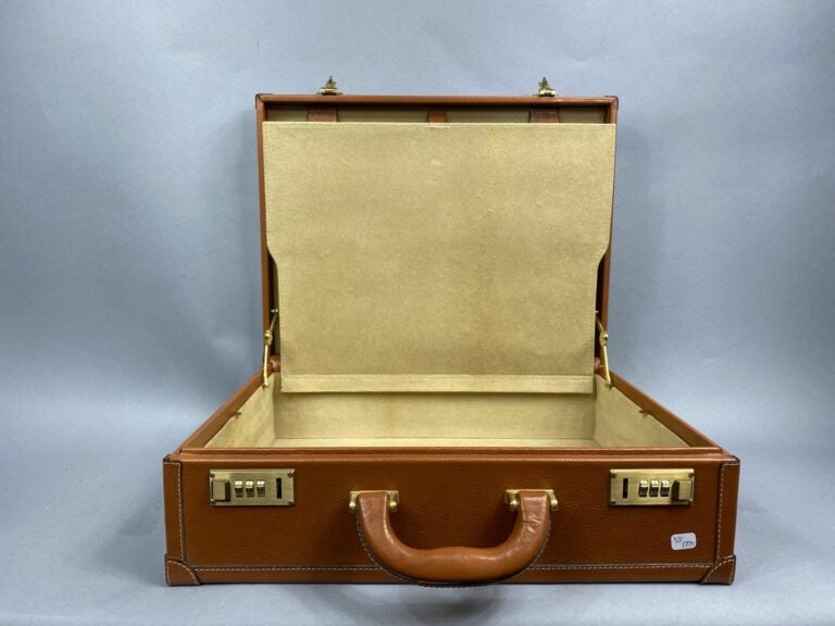 LANCEL - Attaché case en cuir grainé camel - 12 x 43 x 32.5 cm - Avec dusbag