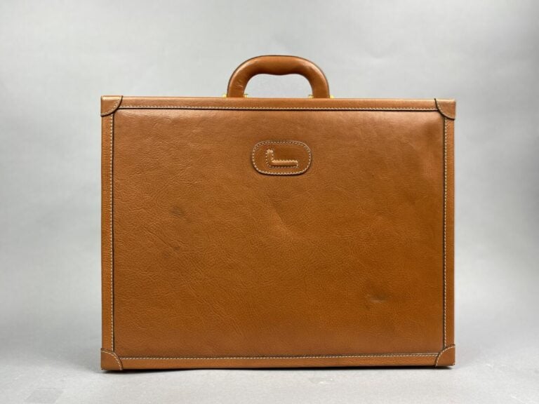 LANCEL - Attaché case en cuir grainé camel - 12 x 43 x 32.5 cm - Avec dusbag