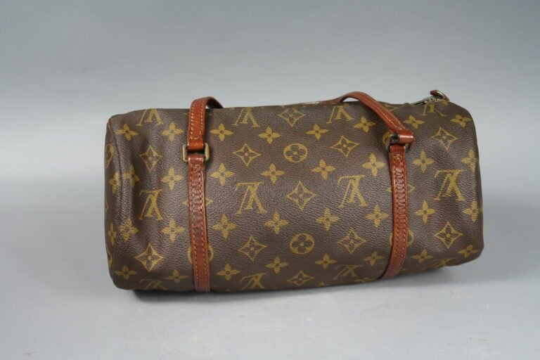 LOUIS VUITTON - Sac "Papillon" 30 cm en toile enduite monogram, double anse en…