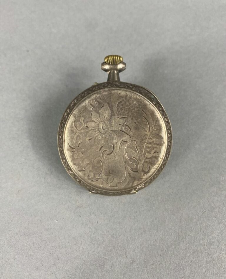 Lot de deux montres gousset en argent (800), boîtier à décor de cartouche et mo…