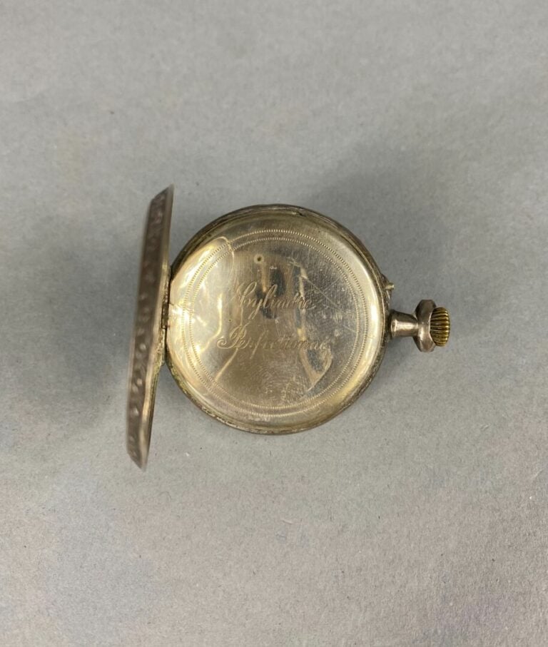 Lot de deux montres gousset en argent (800), boîtier à décor de cartouche et mo…