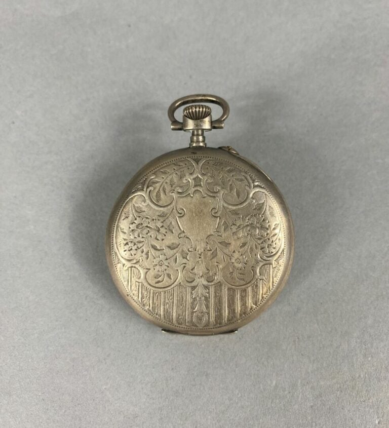 Lot de deux montres gousset en argent (800), boîtier à décor de cartouche et mo…