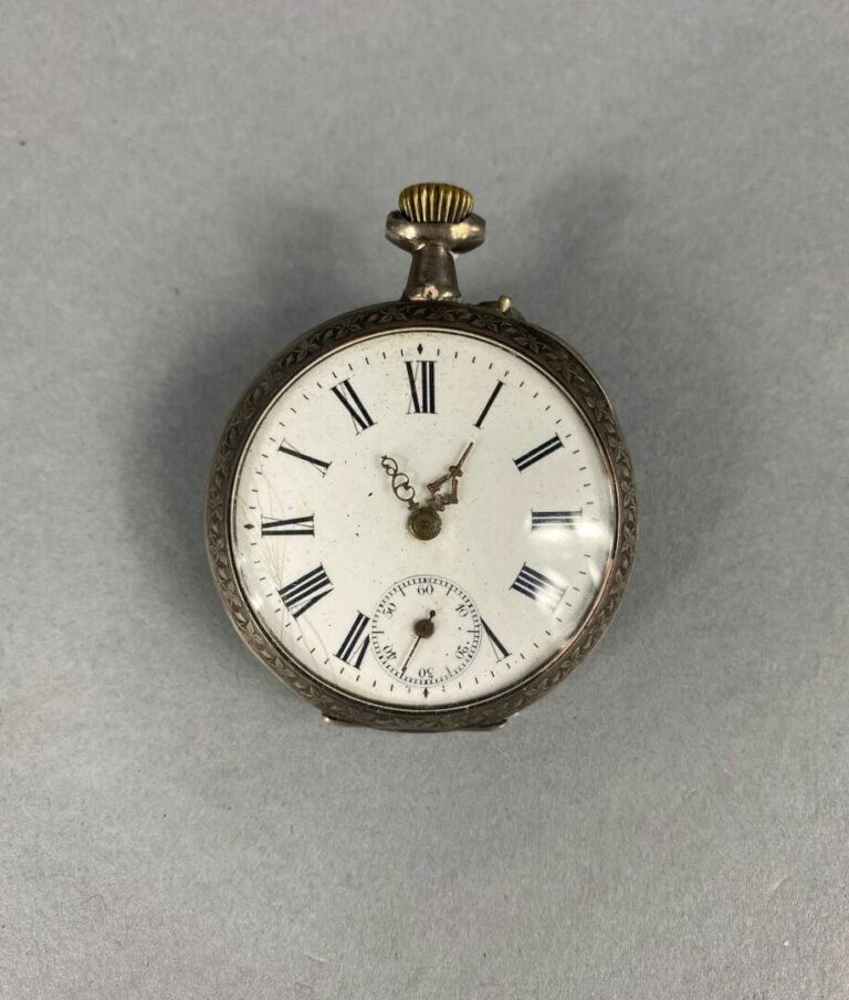 Lot de deux montres gousset en argent (800), boîtier à décor de cartouche et mo…