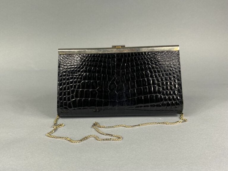 Lot de pochettes vintage en cuir façon croco ou serpent dont LANCEL - On joint…