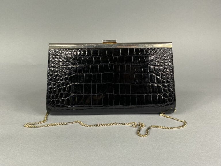 Lot de pochettes vintage en cuir façon croco ou serpent dont LANCEL - On joint…