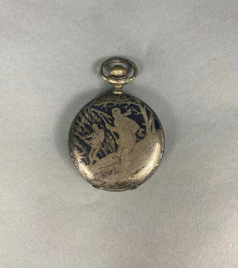 Lot de trois montres de gousset et une montre de col en argent (800), l'une à d…