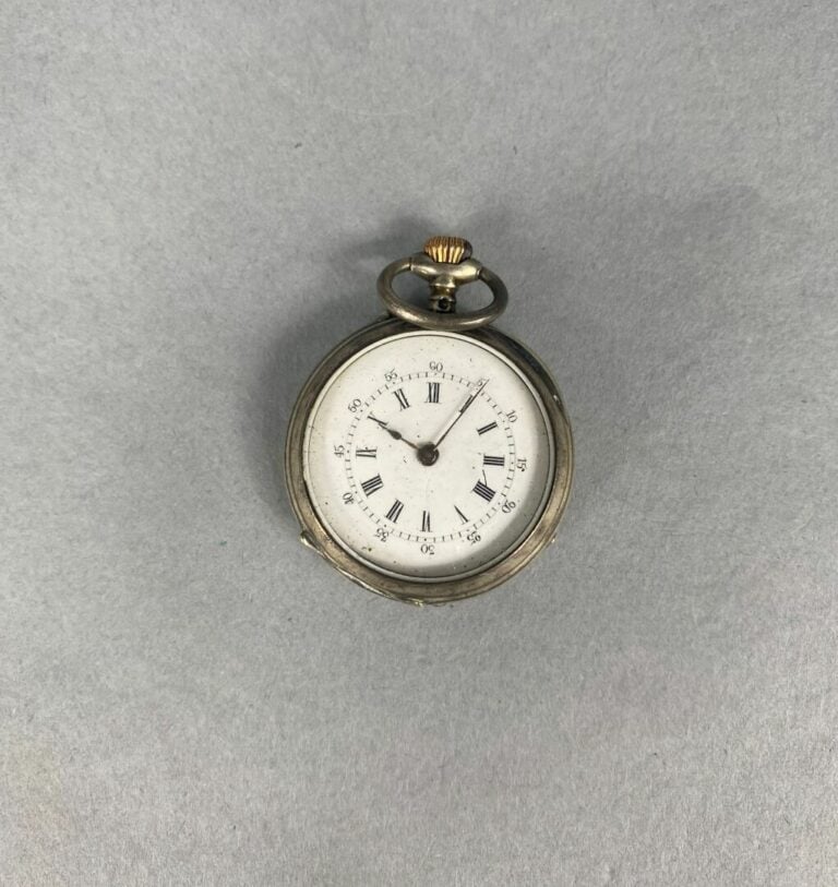 Lot de trois montres de gousset et une montre de col en argent (800), l'une à d…