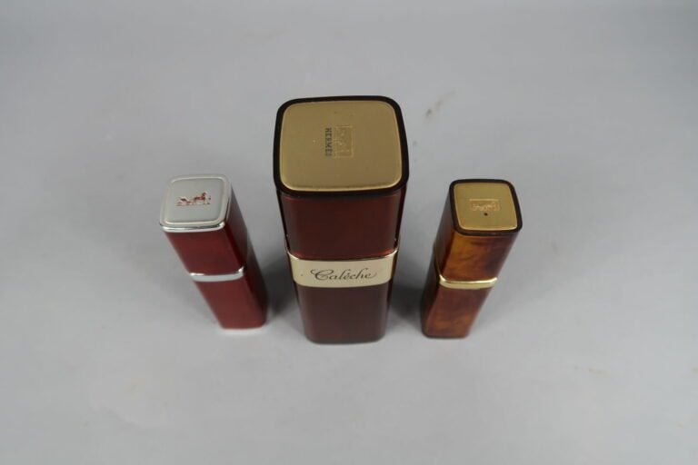 Lot de vaporisateurs de sac et étui dont HERMES - On joint une petite bourse en…