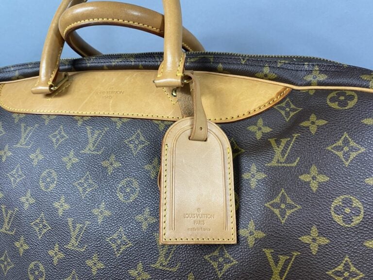 Louis VUITTON - Sac de voyage "Alizé" 55 cm en toile enduite monogram, deux com…
