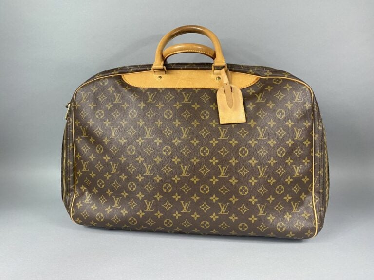 Louis VUITTON - Sac de voyage "Alizé" 55 cm en toile enduite monogram, deux com…