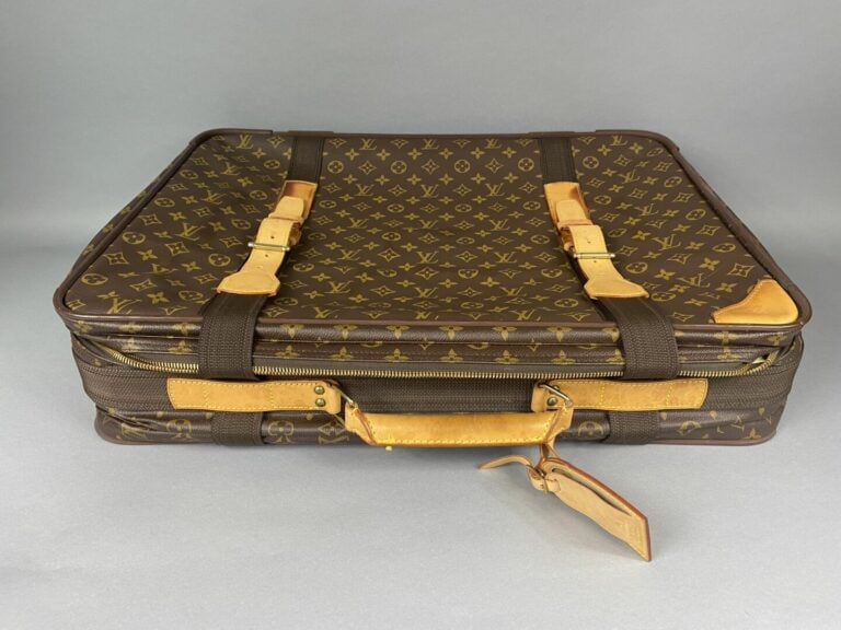 Louis VUITTON - Valise "Satellite" 60 cm, demi souple en toile monogram et cuir…