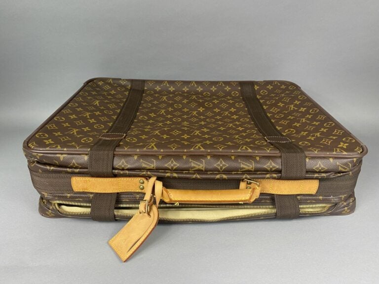 Louis VUITTON - Valise "Satellite" 60 cm, demi souple en toile monogram et cuir…