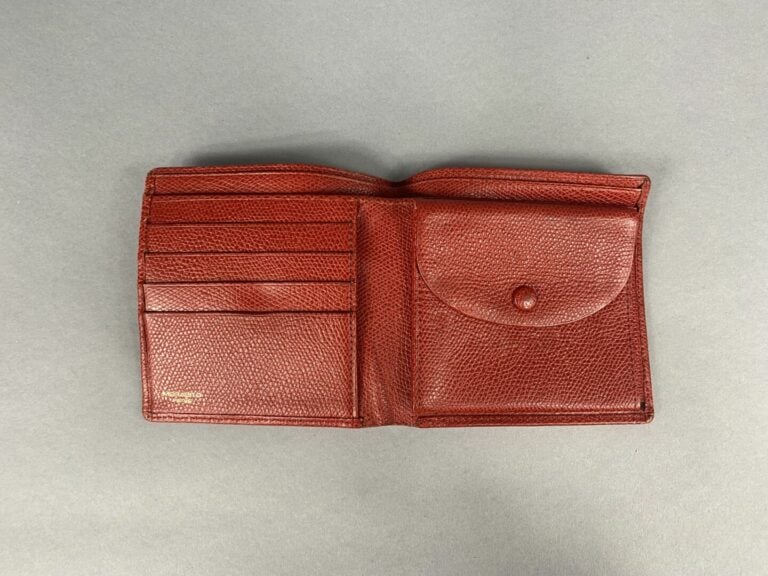 MORABITO Paris - Sac à main en cuir grainé rouge, fermoir pivotant en métal dor…