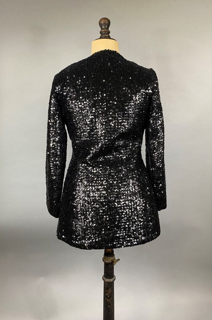 Maurice Antoinette Paris - Blazer orné de sequins noirs, col V et boutons sur l…