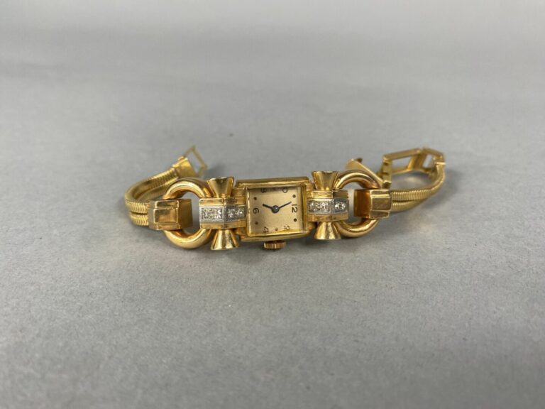 Montre bracelet de dame en or jaune (750) et platine (850), boîtier rectangulai…