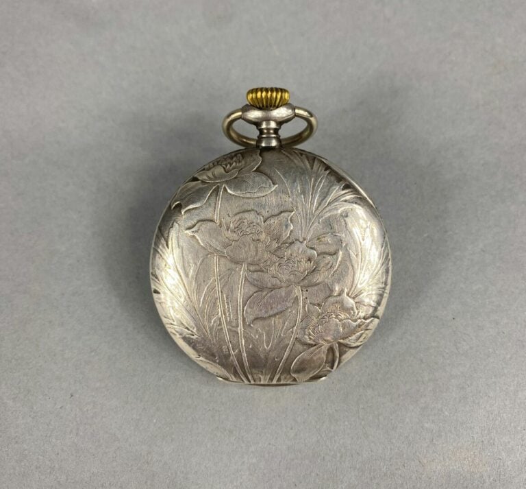 Montre de gousset en argent (925), carrure et dos du boîtier à décor de fleurs…