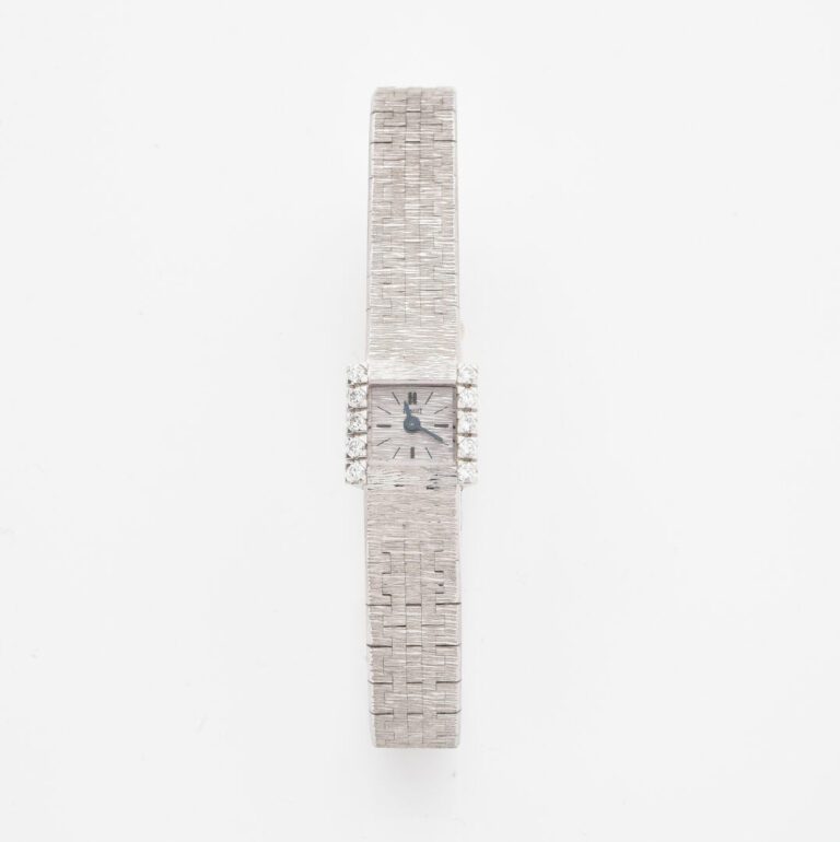 PIAGET - Montre bracelet de dame en or gris (750), boîtier carré, lunette épaul…