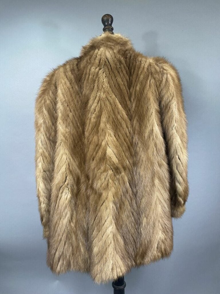 SPRUNG Frères - Veste en vison marron - Bon état - On joint : SAUZAIE "B" Veste…