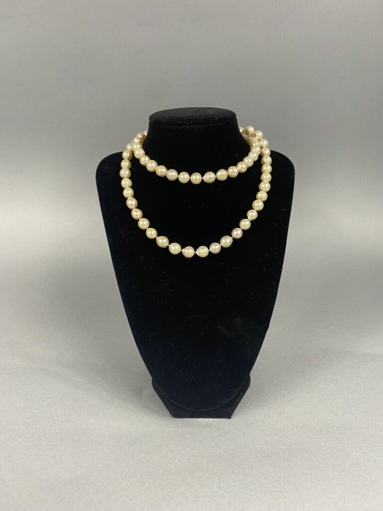 Sautoir orné de perles de culture - Long : 35 cm