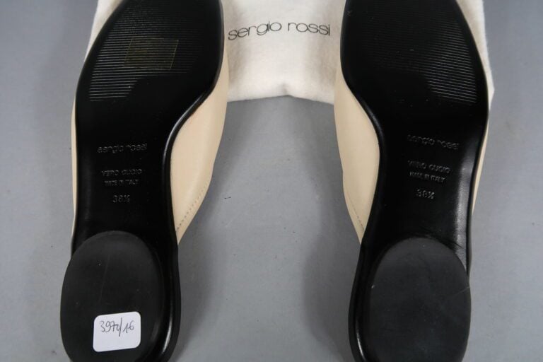 Sergio ROSSI - Paire de mules en cuir d'agneau beige - Pointure 38.5 - Avec dus…