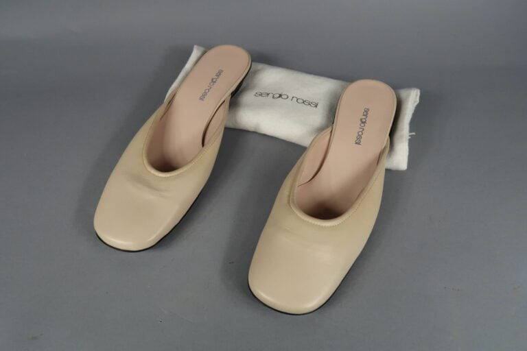 Sergio ROSSI - Paire de mules en cuir d'agneau beige - Pointure 38.5 - Avec dus…