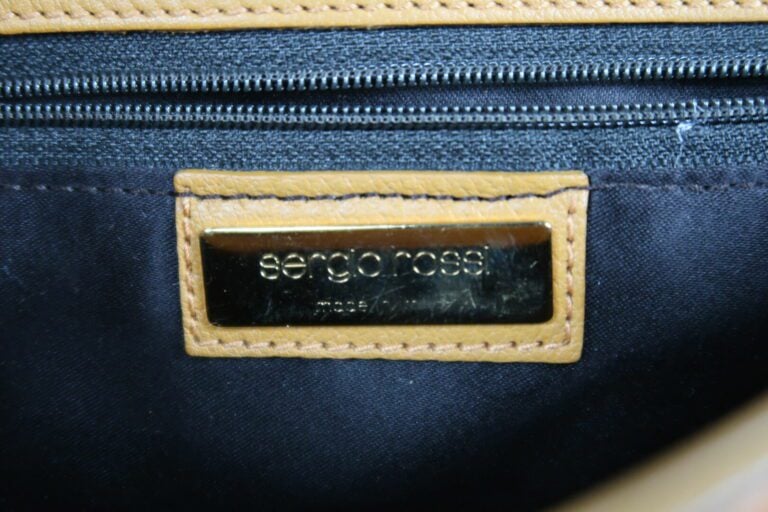 Sergio ROSSI - Petit sac 25 cm en serpent orange, fermeture à rabat par pressio…