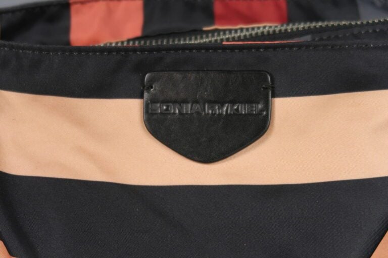 Sonia RYKIEL - Lot de deux sacs en nylon, l'un à rayures, l'autre marron - Avec…
