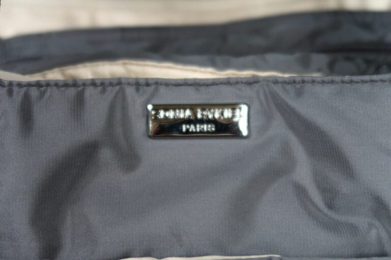 Sonia RYKIEL - Lot de deux sacs en nylon, l'un à rayures, l'autre marron - Avec…