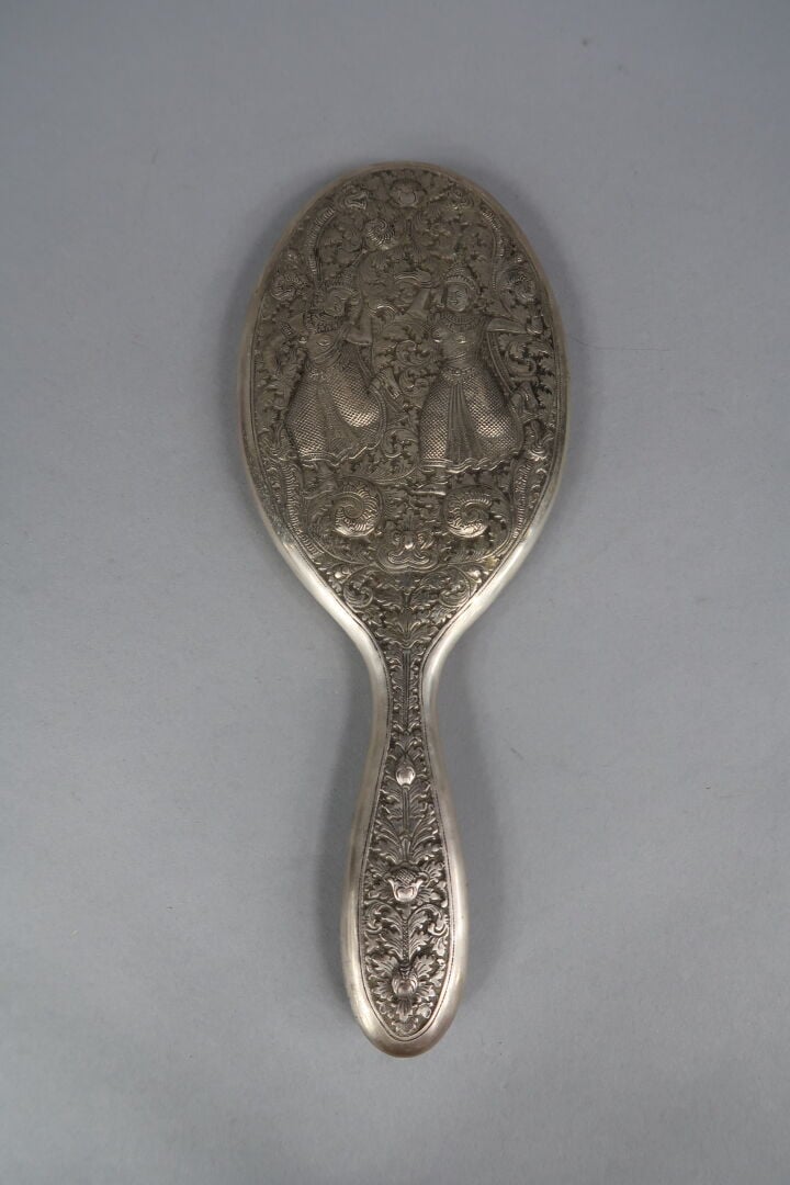 *Thailande, XXe siècle - Partie de nécessaire en argent fourré. Il comprend, da…
