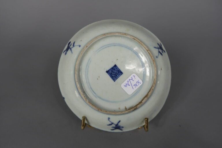 Vietnam - Ensemble de deux petites coupes en porcelaine émaillé bleu à décor de…