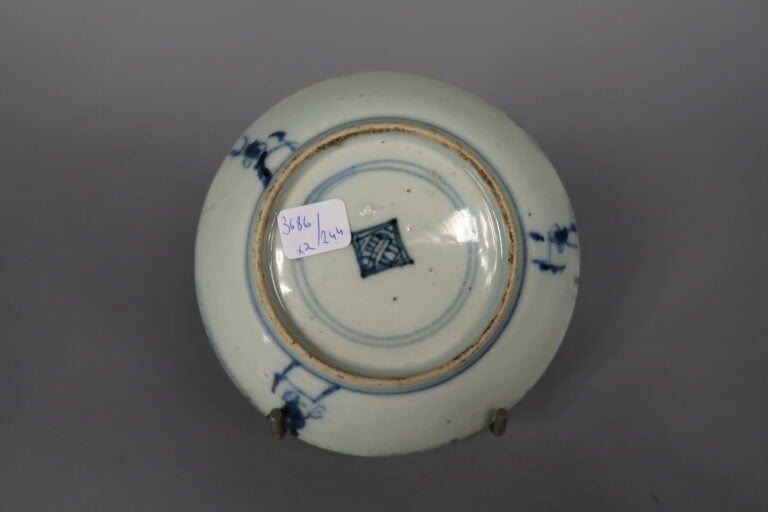 Vietnam - Ensemble de deux petites coupes en porcelaine émaillé bleu à décor de…