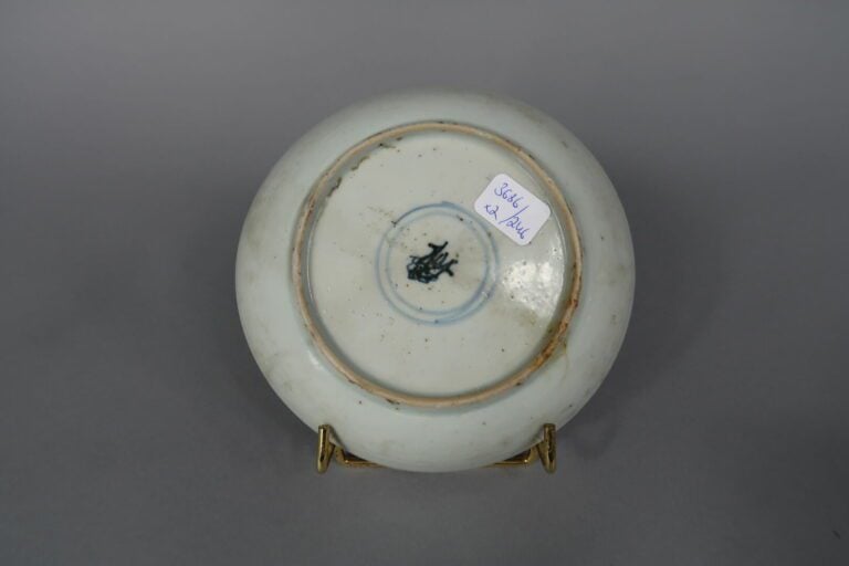 Vietnam - Suite de deux coupelles en porcelaine bleu blanc à décor de fleurs et…