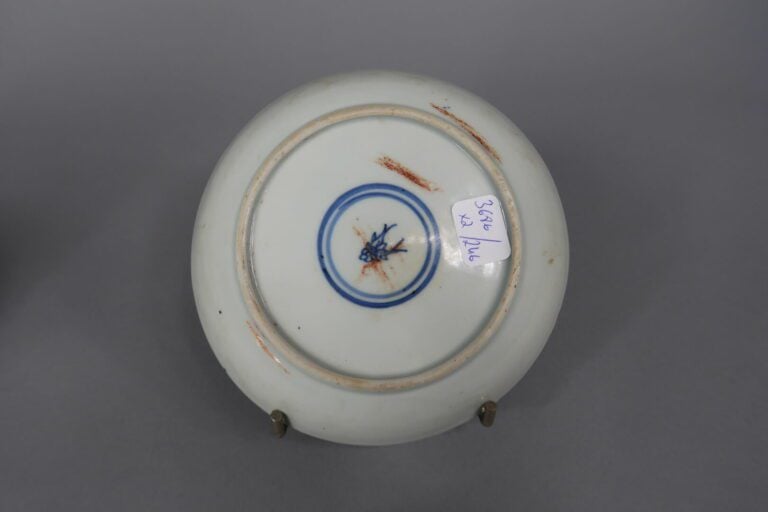 Vietnam - Suite de deux coupelles en porcelaine bleu blanc à décor de fleurs et…