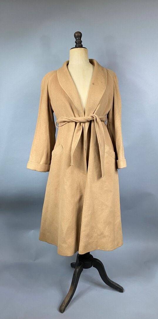 Yves SAINT LAURENT - Manteau marron en toile, doublure en fourrure marron - Tai…