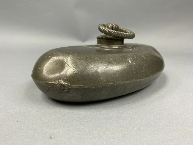 Bouillotte en étain - Fin du XIXe siècle - début du XXe siècle - 26 x 15 cm