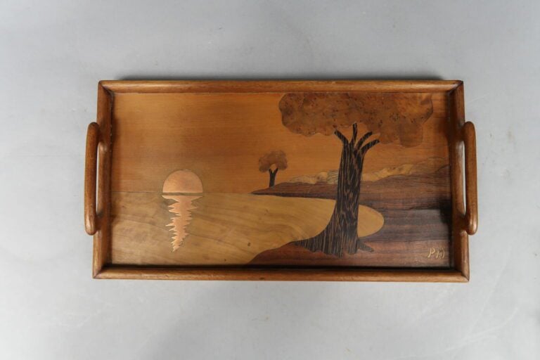 Deux plateaux en bois marqueté à décor de bord de mer au coucher de soleil - Mo…