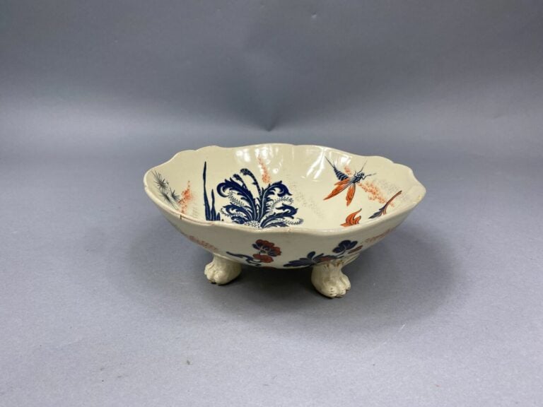 LUNEVILLE - Coupe tripode en faïence à décor japonisant - Fin du XIXe - début d…
