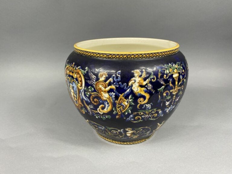 GIEN - Cache pot et vase en faïence polychrome modèle Renaissance - Dimension (…