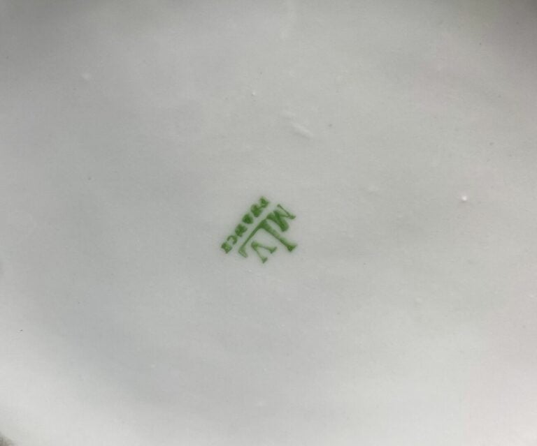 Partie de service de table en porcelaine de Limoges? comprenant des assiettes p…