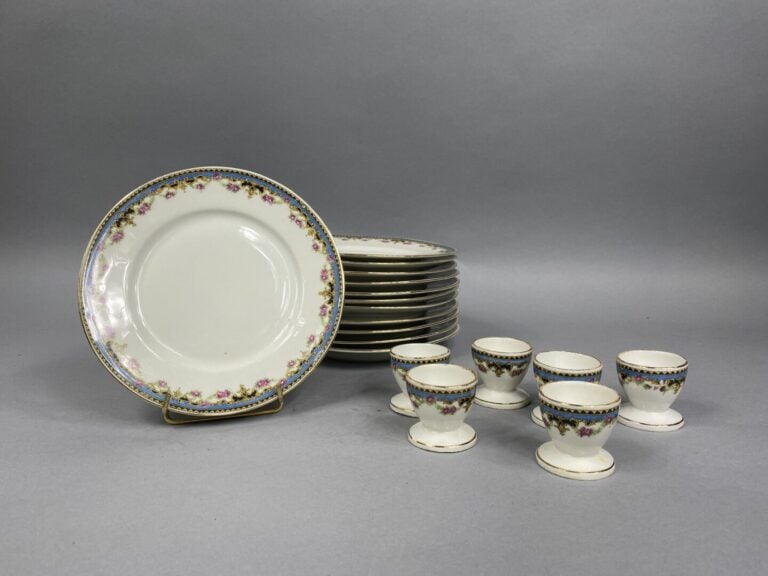 Partie de service de table en porcelaine de Limoges? comprenant des assiettes p…