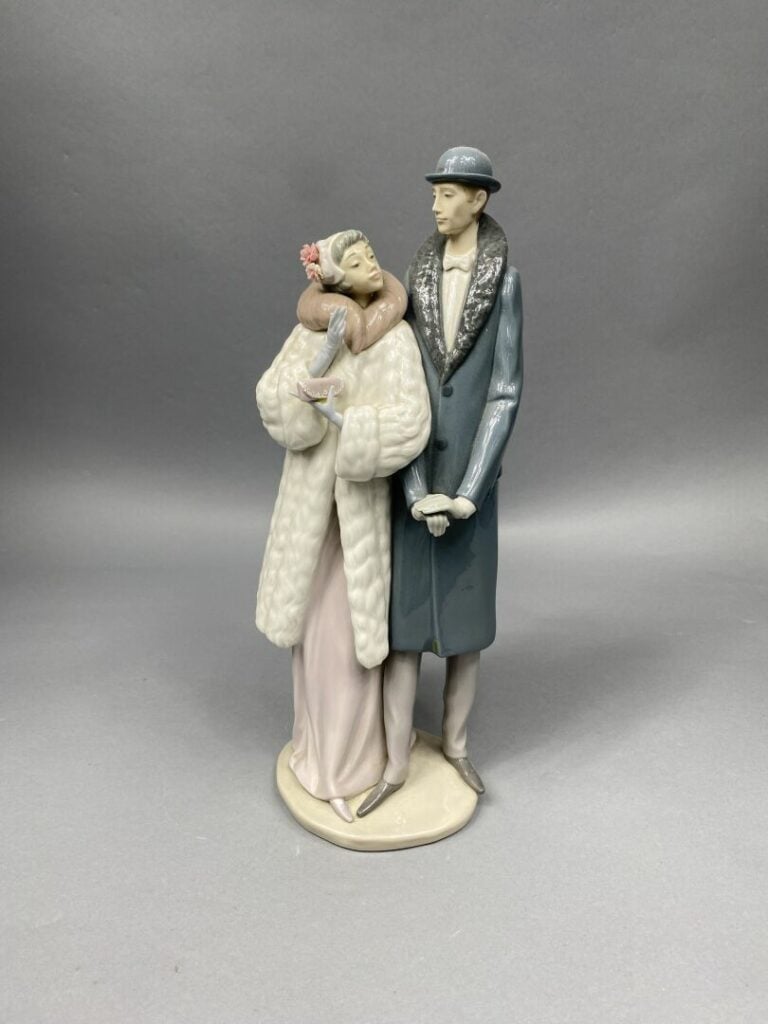 LLADRO, Espagne - Sujet en céramique émaillée polychrome figurant un couple - H…