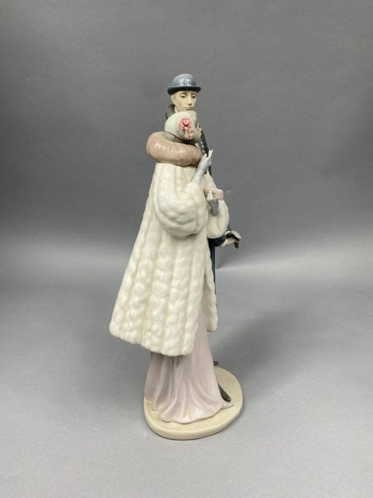 LLADRO, Espagne - Sujet en céramique émaillée polychrome figurant un couple - H…