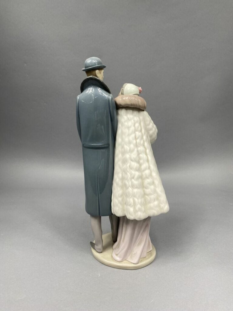 LLADRO, Espagne - Sujet en céramique émaillée polychrome figurant un couple - H…