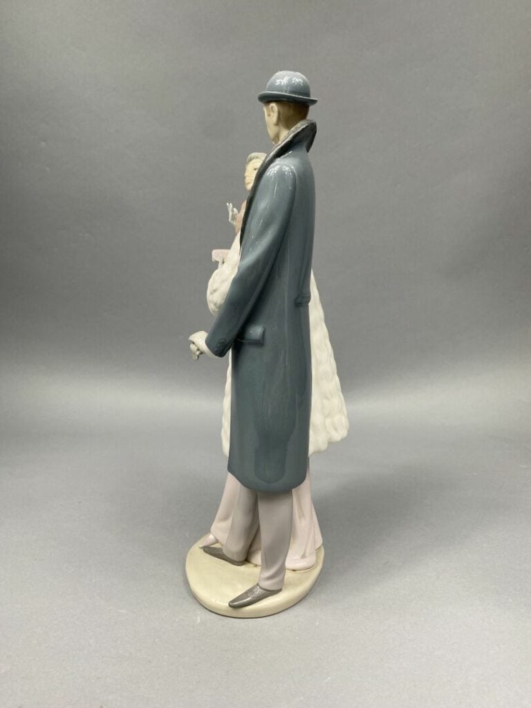 LLADRO, Espagne - Sujet en céramique émaillée polychrome figurant un couple - H…