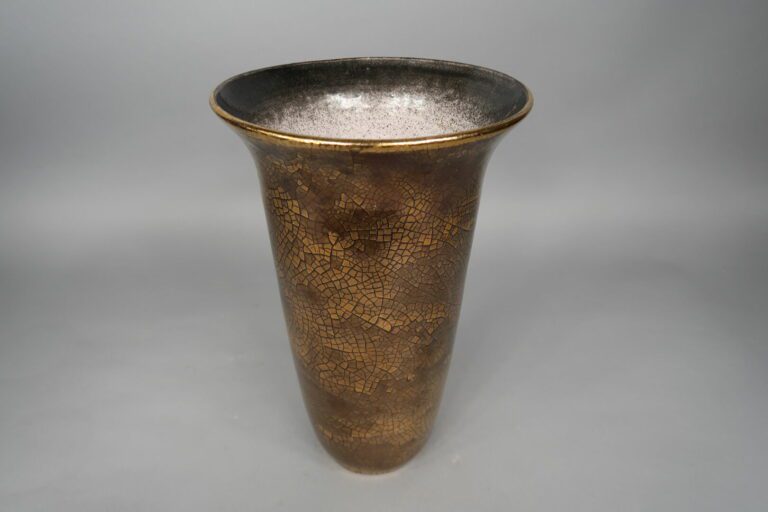 Grand vase à bord évasé en céramique lustrée imitant la coquille d'oeuf - H : 3…
