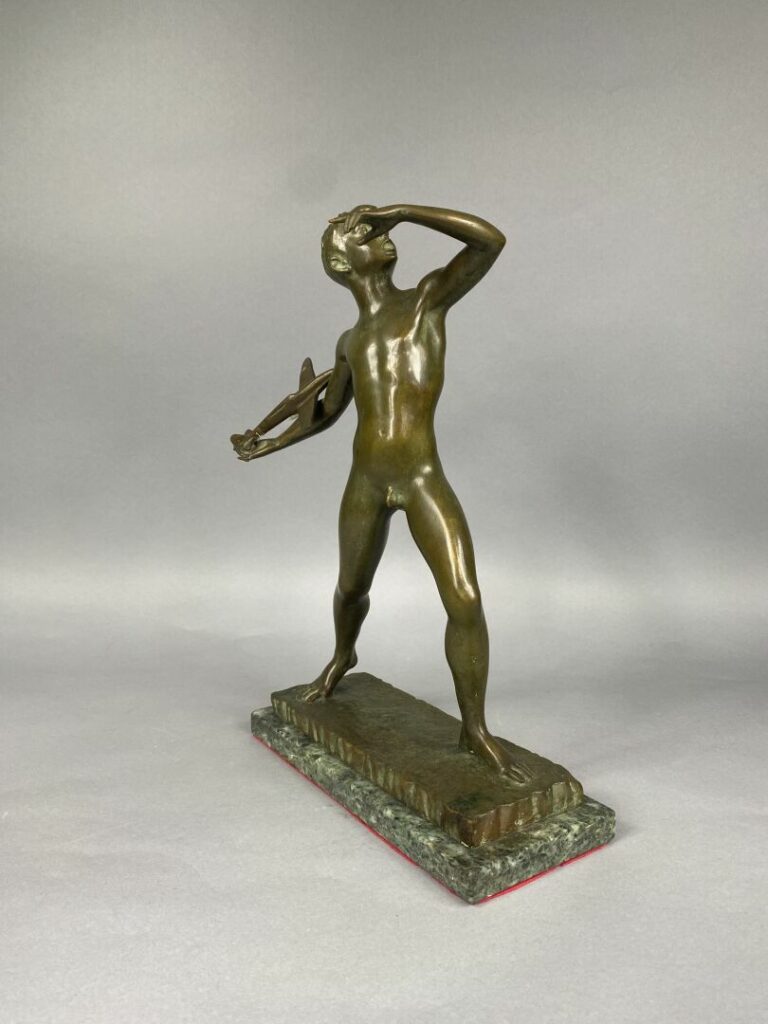 Arturo CARRERA (1897-?) - Athlète - Epreuve en bronze à patine verte - Signée s…